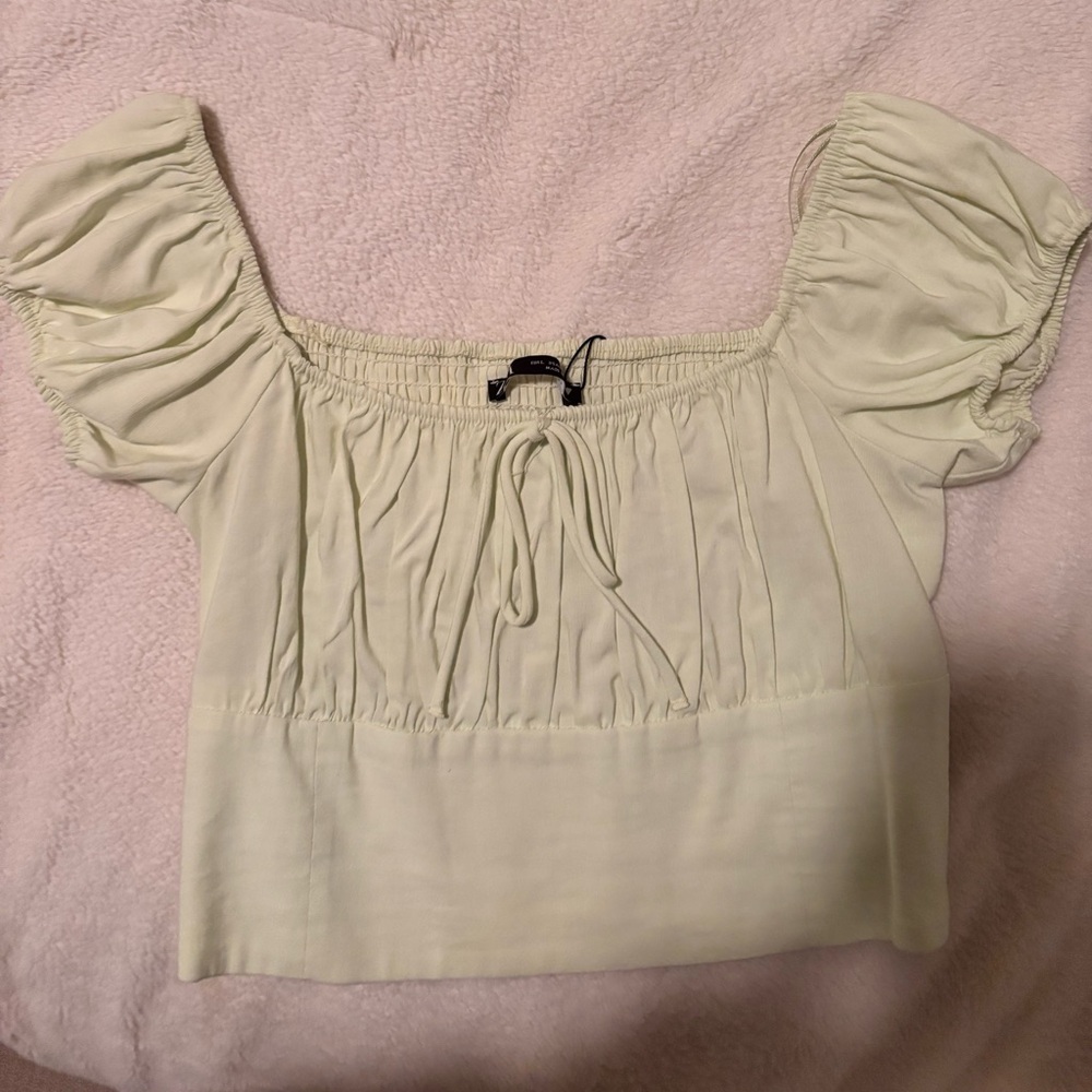 NWT Zara green crop top! Stretch on the top and cute bow!